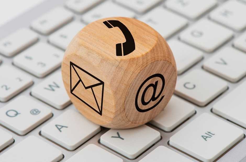 Hình thức email tuy phản hồi lâu nhưng truyền đạt rõ ràng